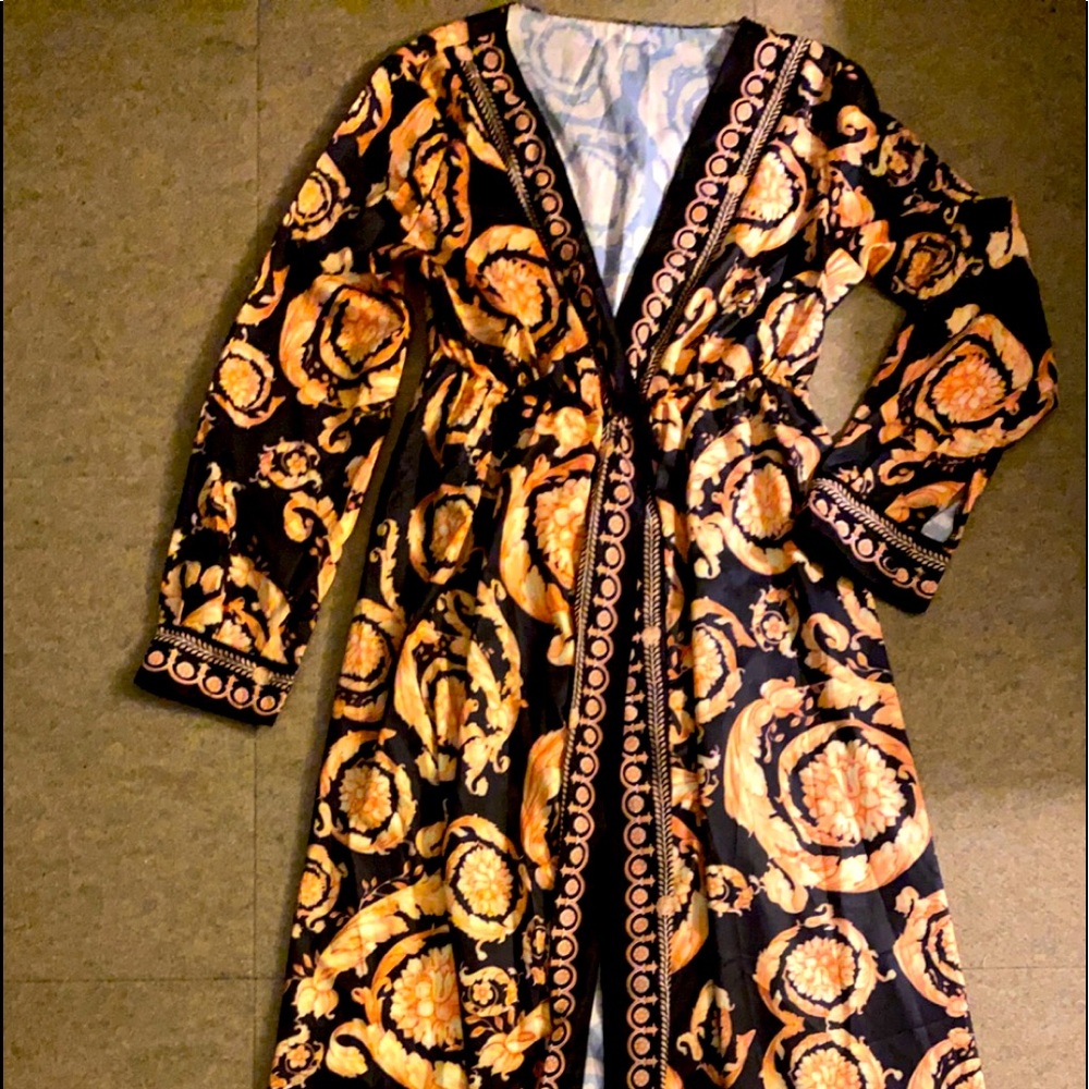 Long V neck printed dress with long sleeves